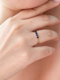 Anillo de 5 zafiros en oro 14k