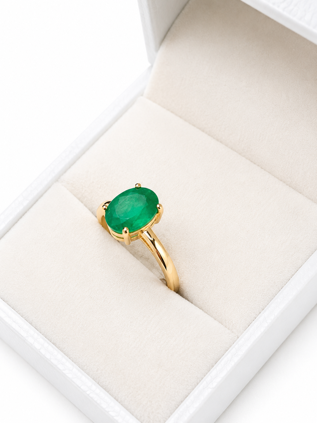 Anillo oval de esmeralda en oro 14k
