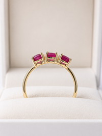 Anillo de 3 rubi natural en oro 14k