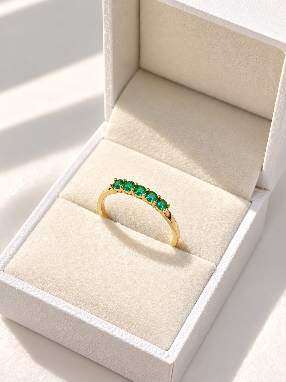 Anillo churumbella de esmeralda en oro 14k
