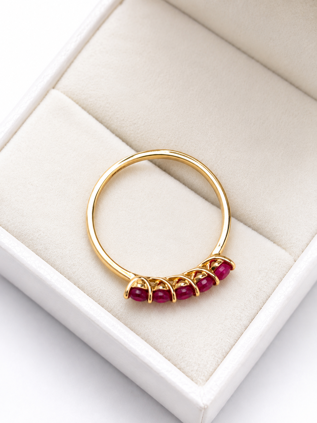 Anillo 5 rubíes en oro amarillo 14k