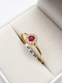 Anillo mini rubi con halo diamantes en oro 14k