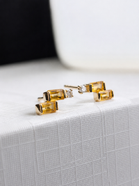 Arete de citrino con un mini diamante en oro 14k