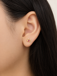 Arete cangrejo de rubí en oro 14k