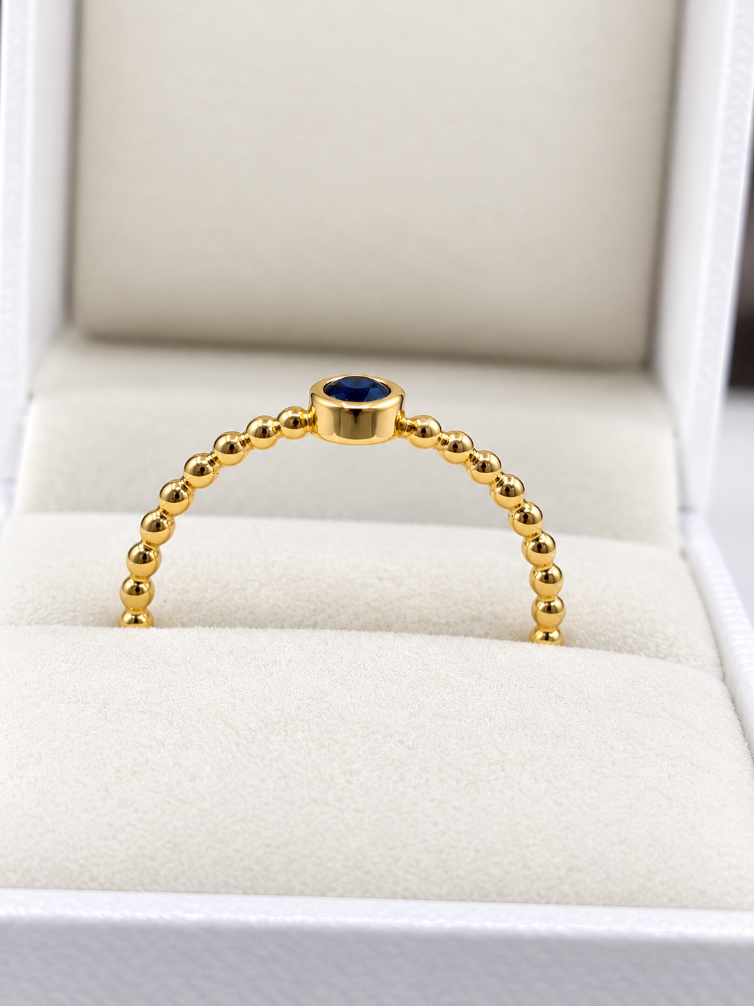 Anillo de zafiro natural en oro amarillo 14k