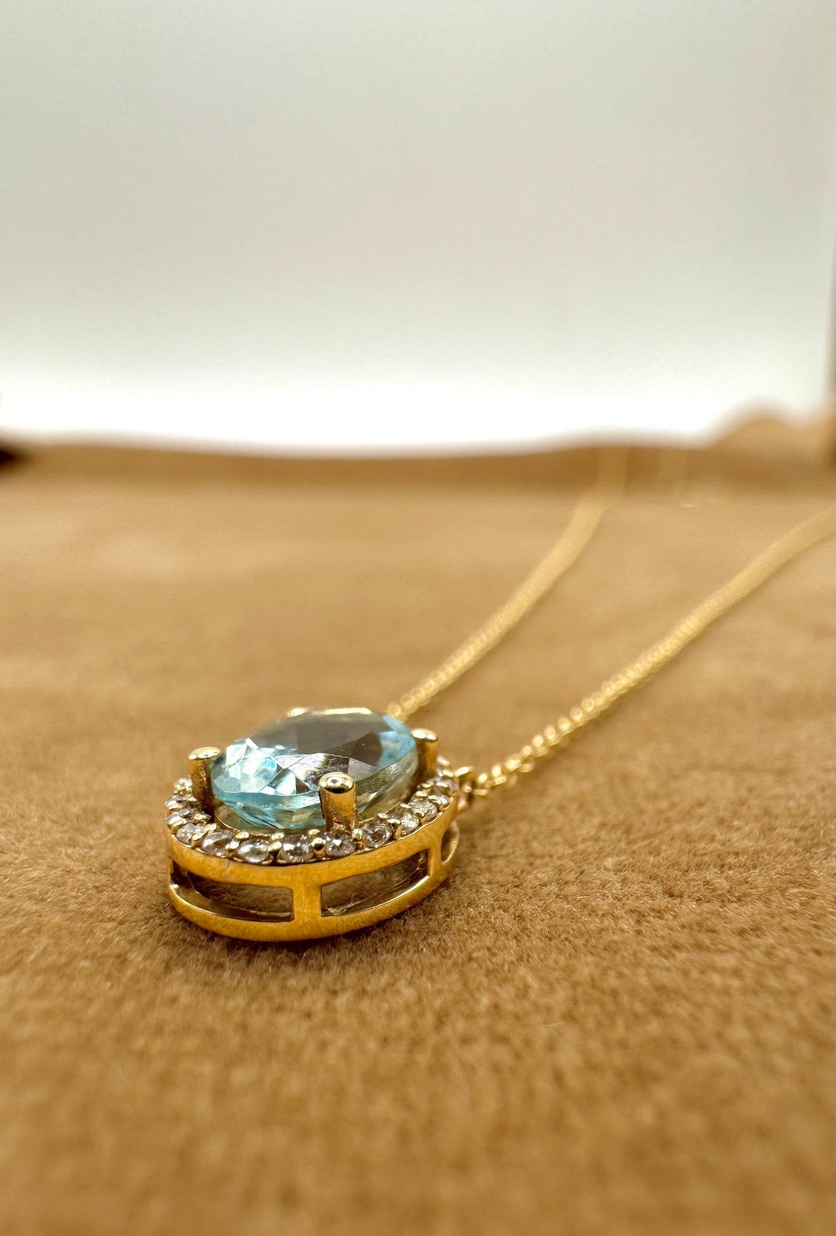 Gargantilla aguamarina y diamantes oro 14k