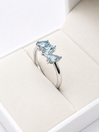 Anillo 3 aguamarina en oro blanco 14k