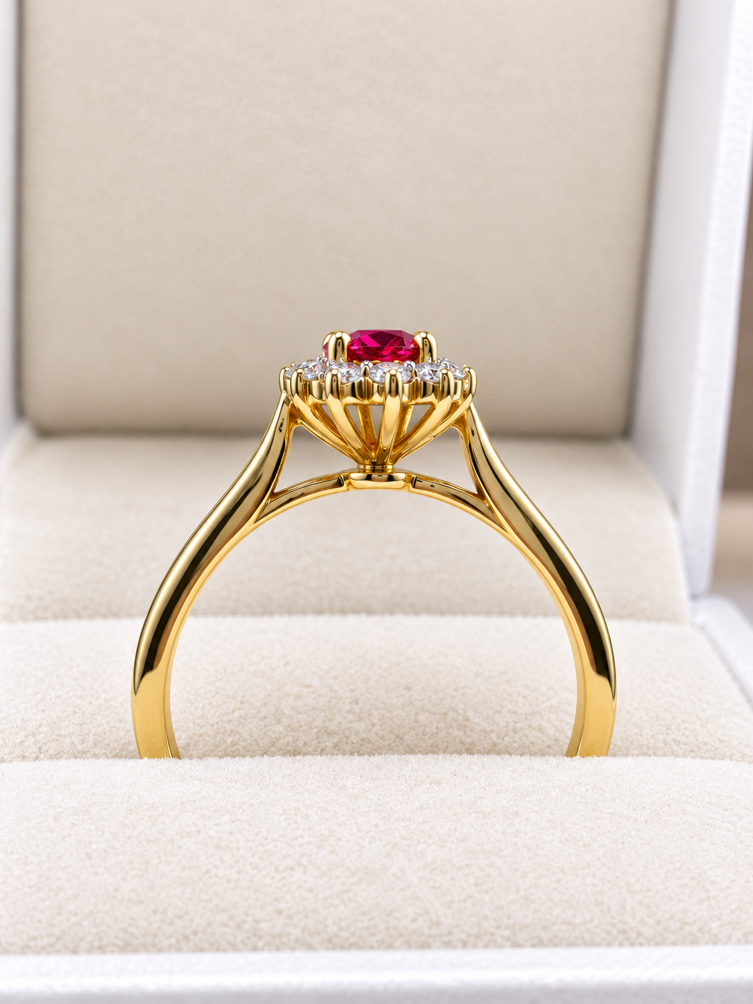 Anillo oval de rubi con halo de diamantes en oro 14k