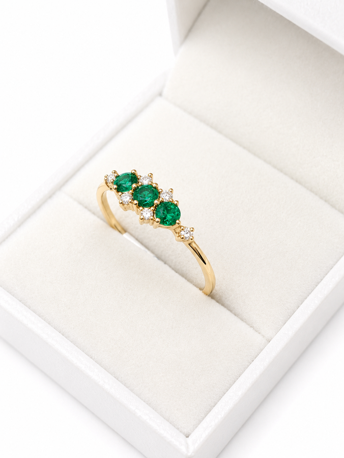 Anillo 3 esmeraldas en y diamantes naturales en oro 14k