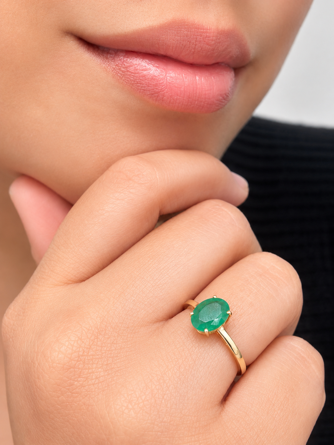 Anillo oval de esmeralda en oro 14k