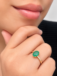 Anillo oval de esmeralda en oro 14k