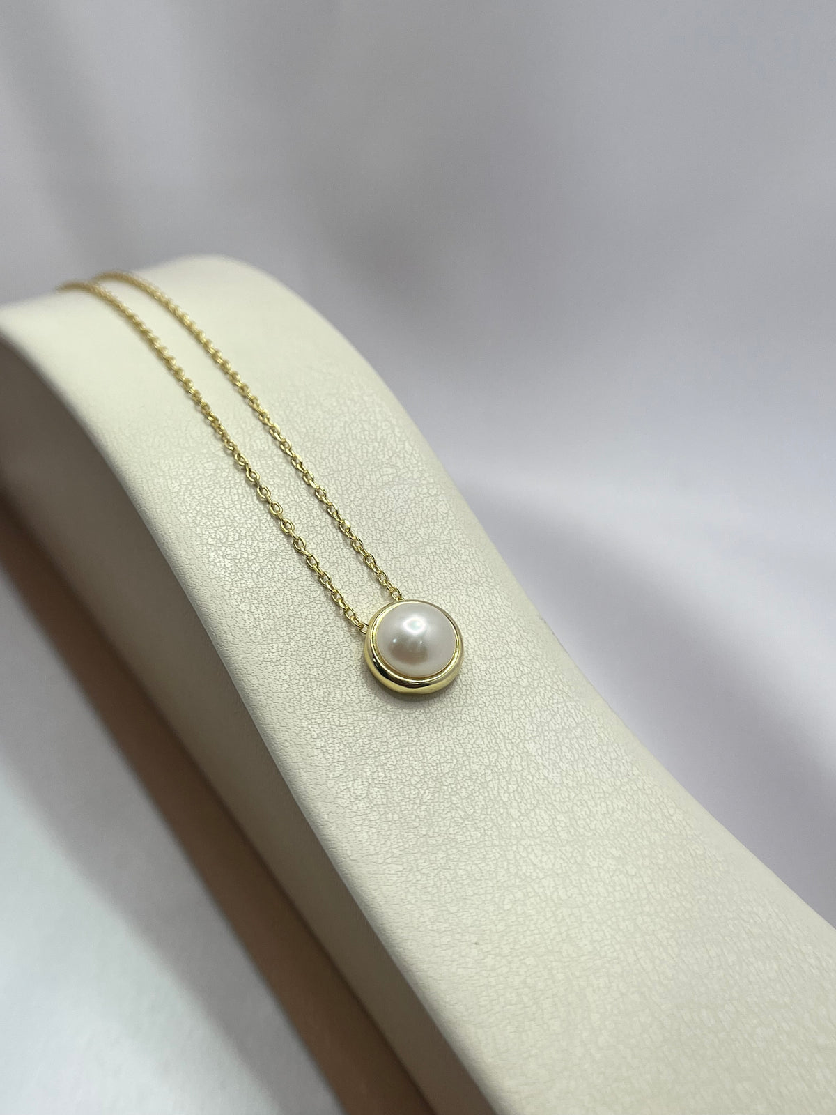 Gargantilla con dije de perla