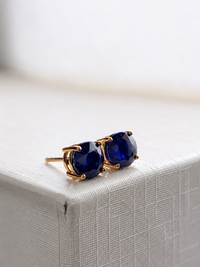 Arete de zafiro natural en oro 14k
