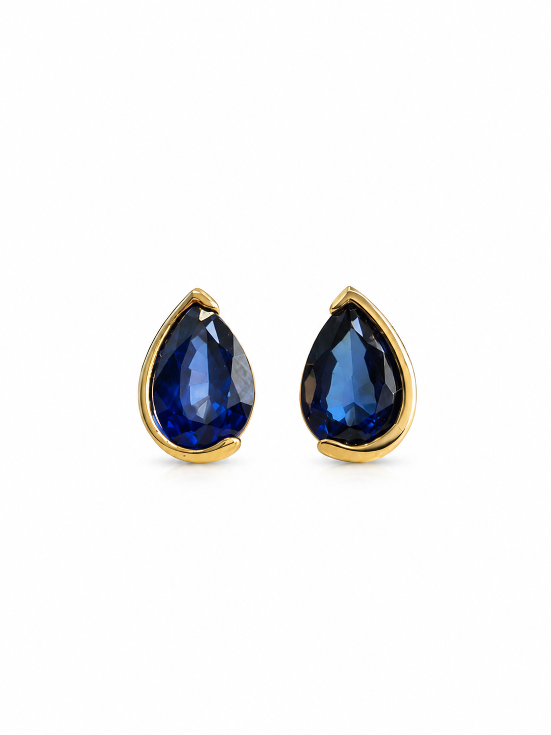 Arete gota de zafiro medio biselada en oro 14k