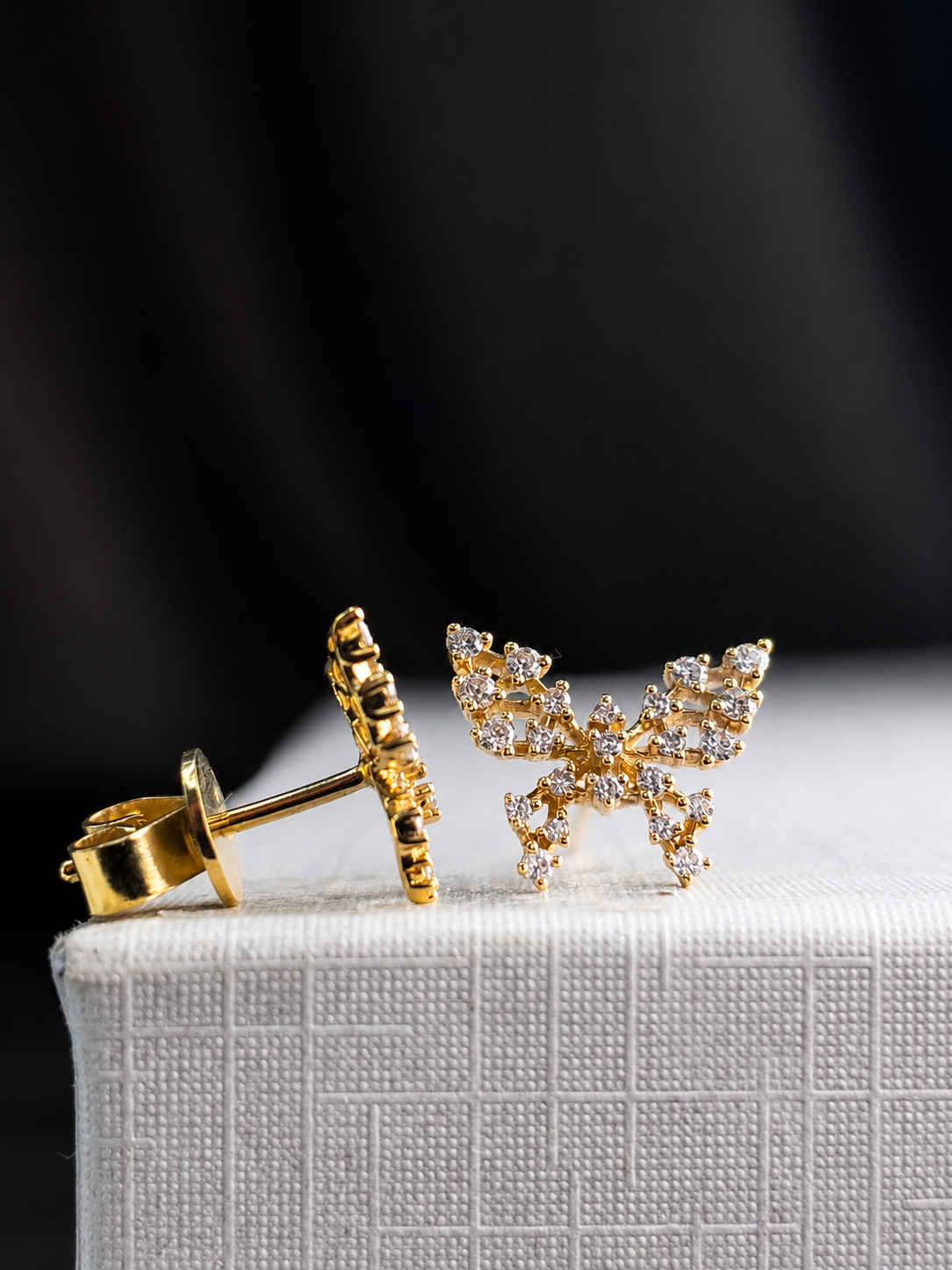 Aretes de mariposa con diamantes naturales en oro 14k