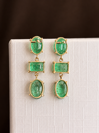 Arete largo de esmeralda en oro 14k