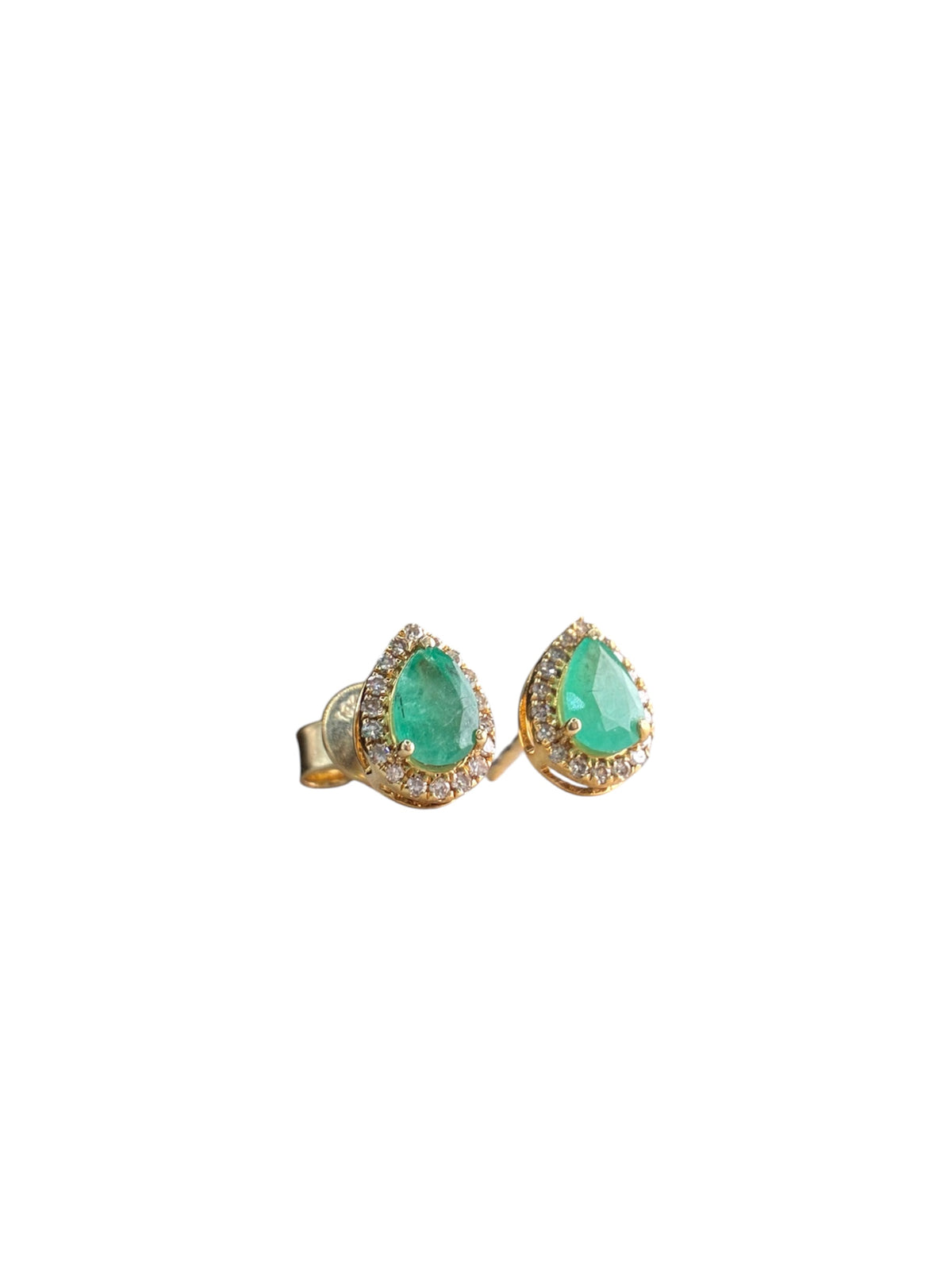 Arete gota de esmeralda con halo de diamantes en oro 14k