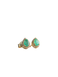 Arete gota de esmeralda con halo de diamantes en oro 14k