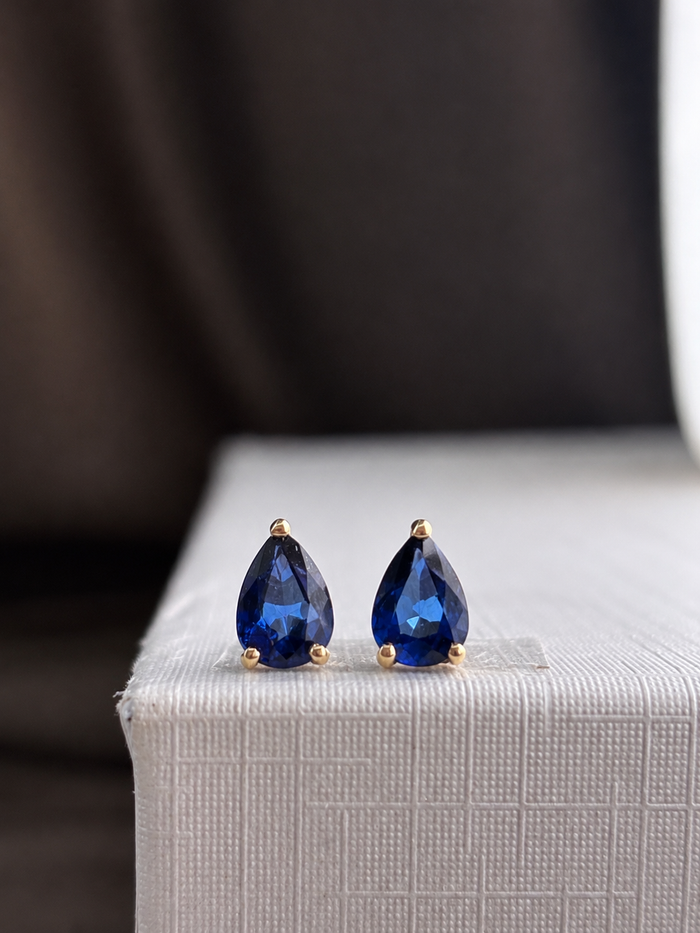 Arete de gota zafiro en oro 14k