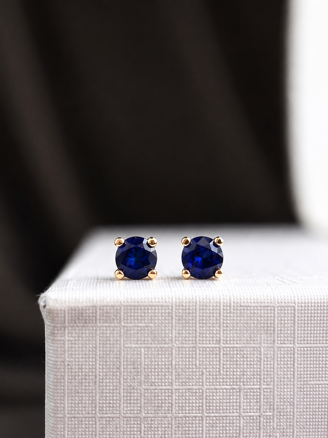 Arete mini zafiro en oro 14k