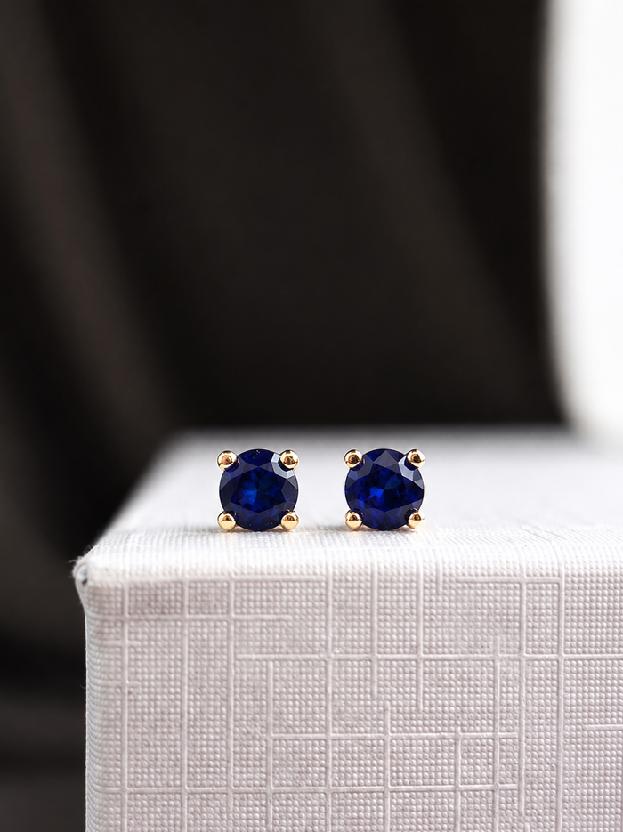 Arete mini zafiro en oro 14k