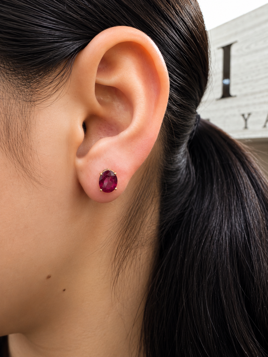 Arete oval en oro 14k