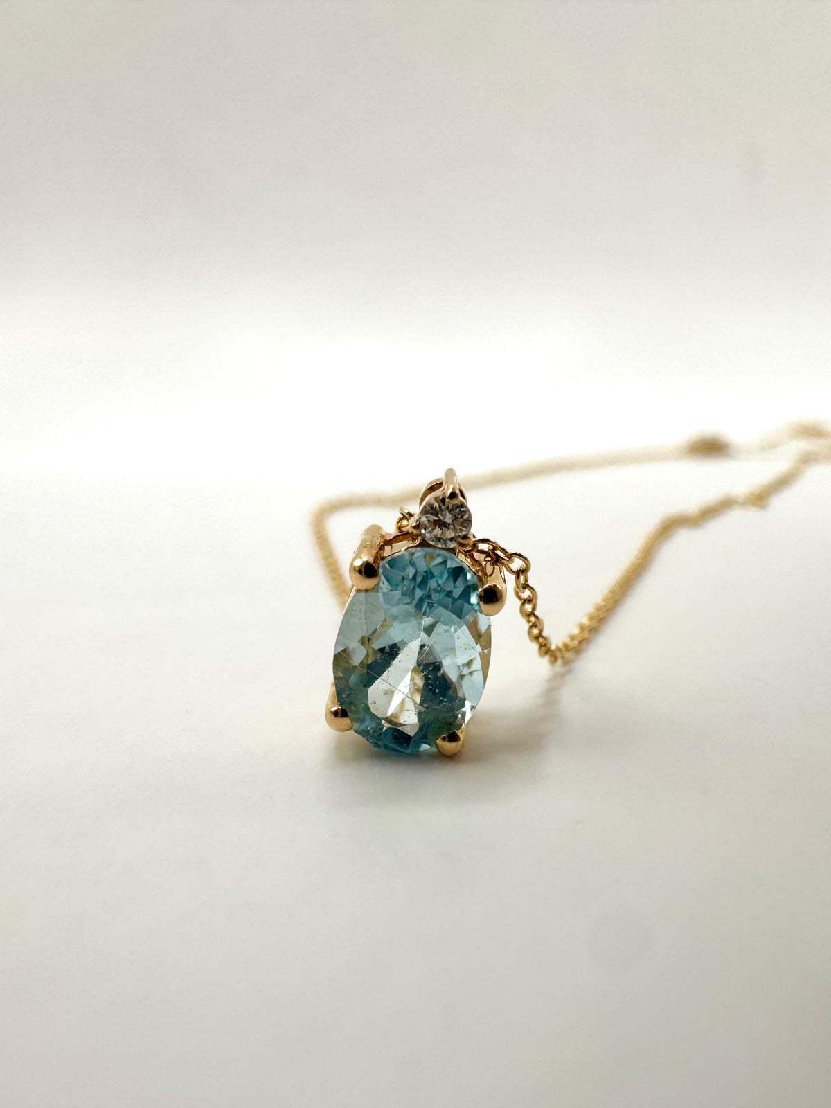 Gargantilla aguamarina con diamante oro 14k
