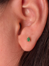 Arete de mini Gota esmeralda en oro 14k