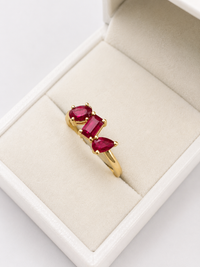 Anillo 3 cortes de rubi en oro 14k