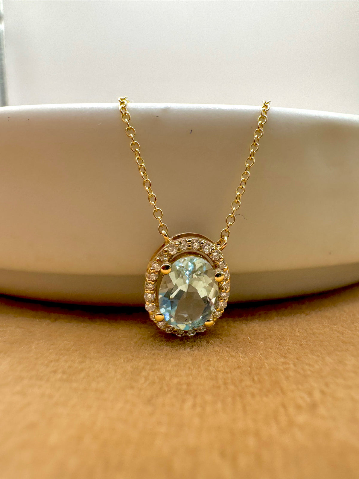 Gargantilla aguamarina y diamantes oro 14k