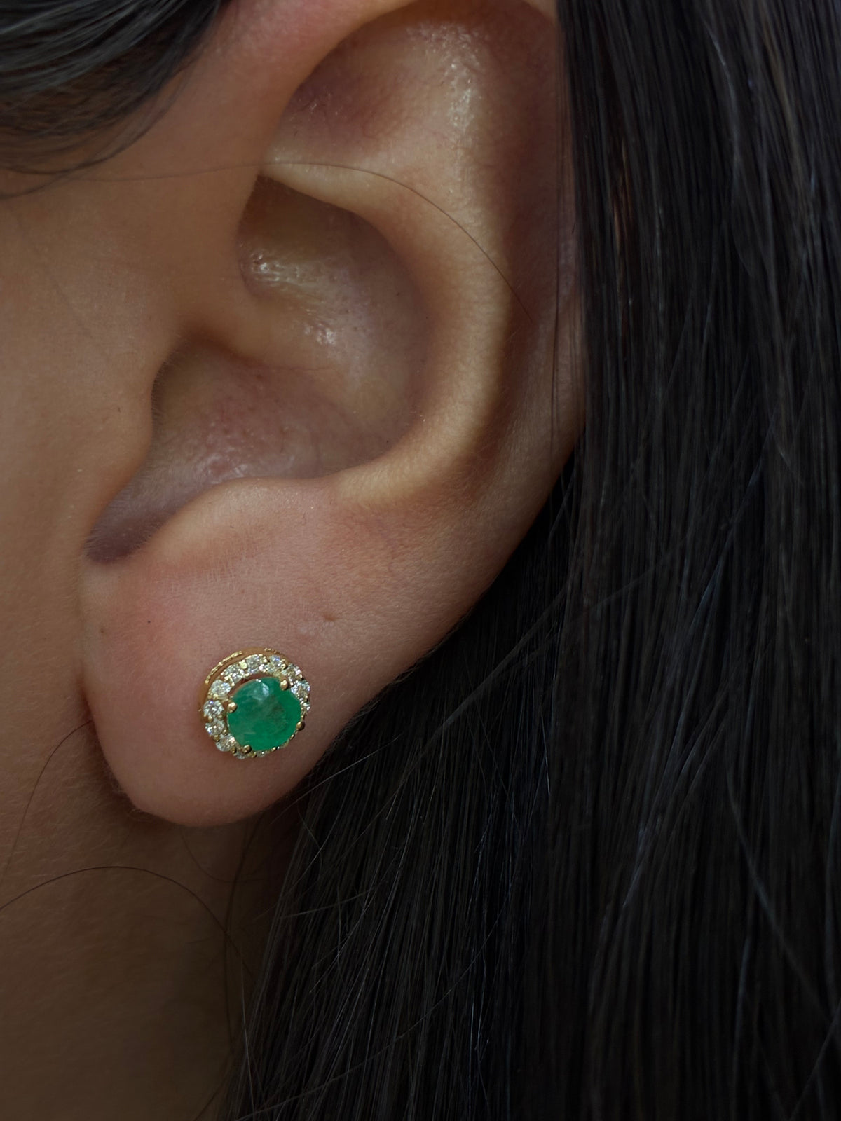Aretes de esmeralda con halo de diamantes oro 14k