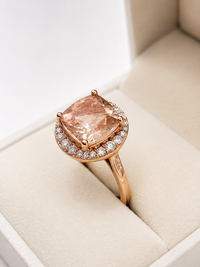 Anillo morganita con halo de diamantes en oro rosa 14k