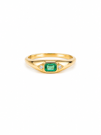 Anillo de esmeralda con 2 diamantes en oro 14k