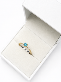 Anillo corazón aguamarina y 2 mini diamantes en oro 14k