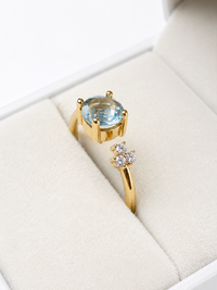 Anillo aguamarina y 3 diamantes en oro 14k