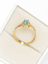 Anillo oval aguamarina con halo de diamantes en oro 14k