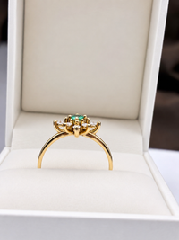 Anillo de esmeralda con diamantes naturales en oro 14k