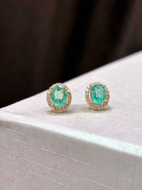 Arete de esmeralda con halo de diamantes oro 14k