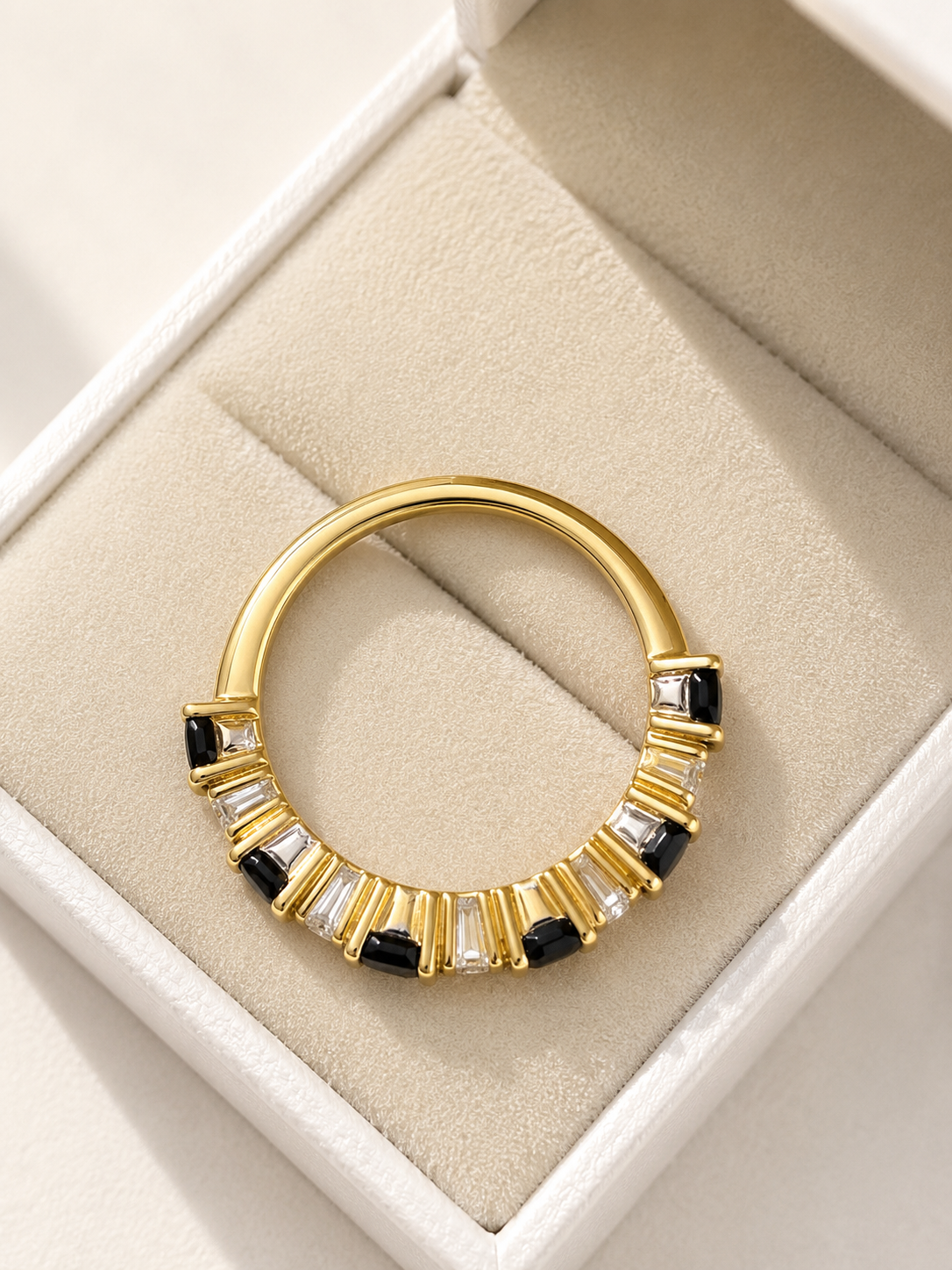 Anillo de zafiro con diamantes naturales en oro 10k