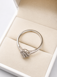 Anillo gota con diamantes en oro 14k