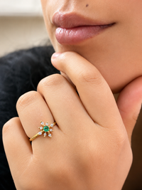 Anillo de esmeralda con diamantes naturales en oro 14k