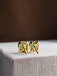 Arete de esmeralda con halo de diamantes en oro 14k