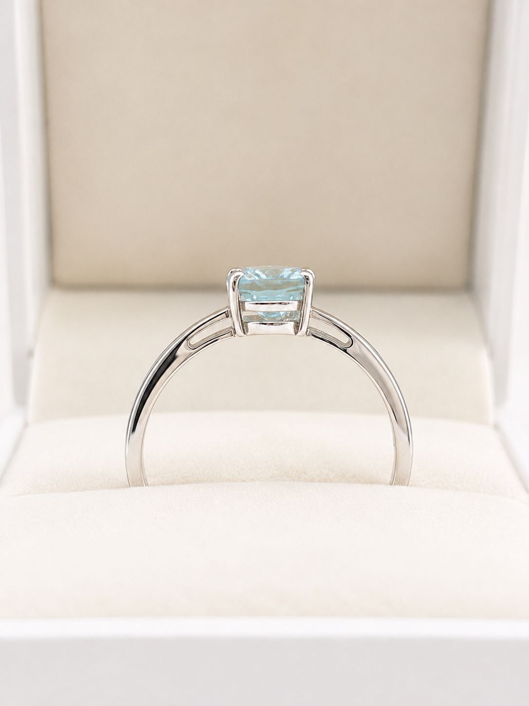 Anillo aguamarina oval en oro 14k