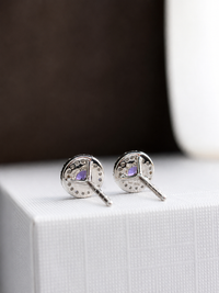 Arete de amatista con halo de diamantes en oro blanco 14k