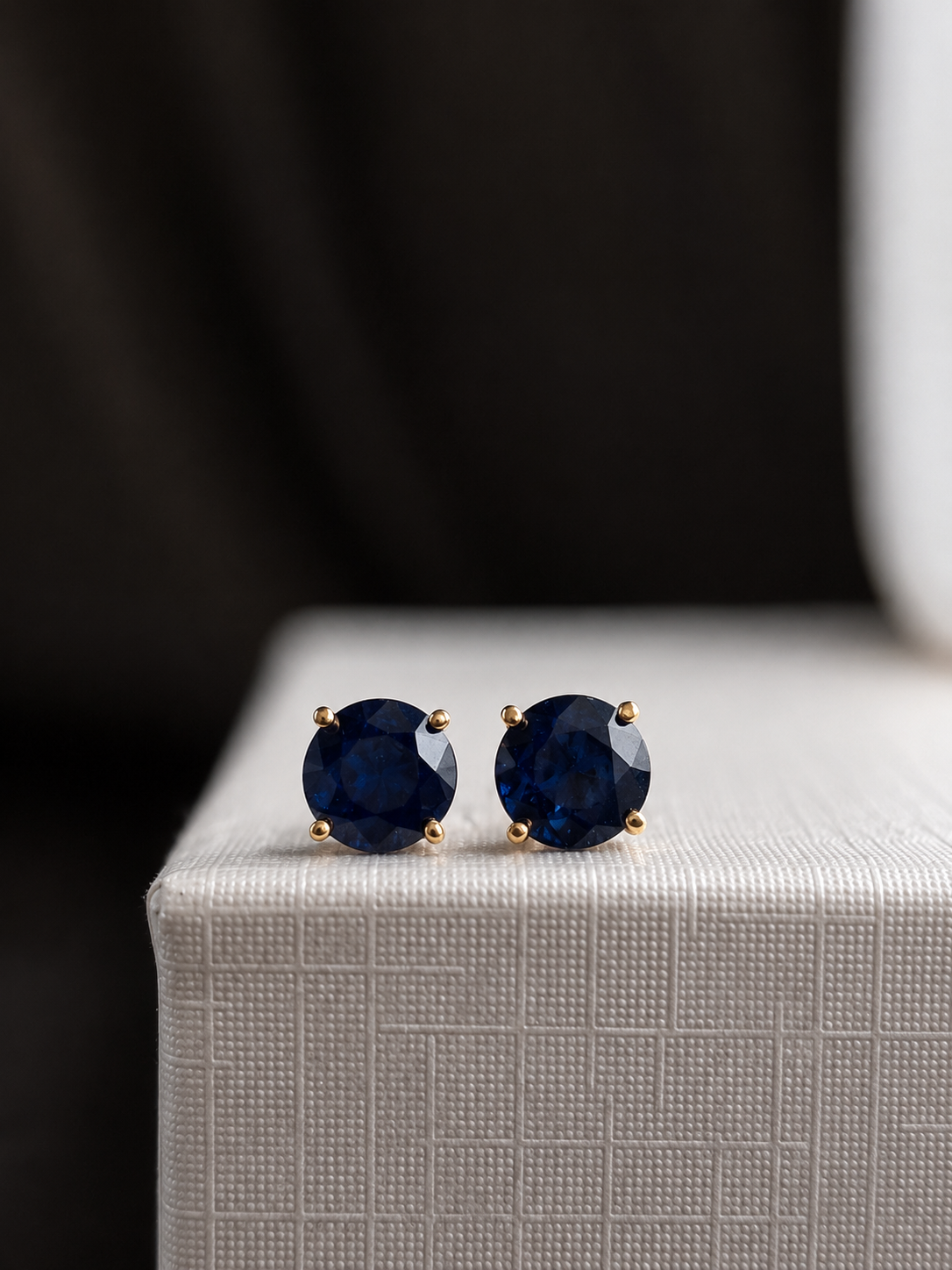Arete de zafiro natural en oro 14k