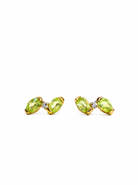 Arete moño de peridoto con un mini diamante en oro 14k