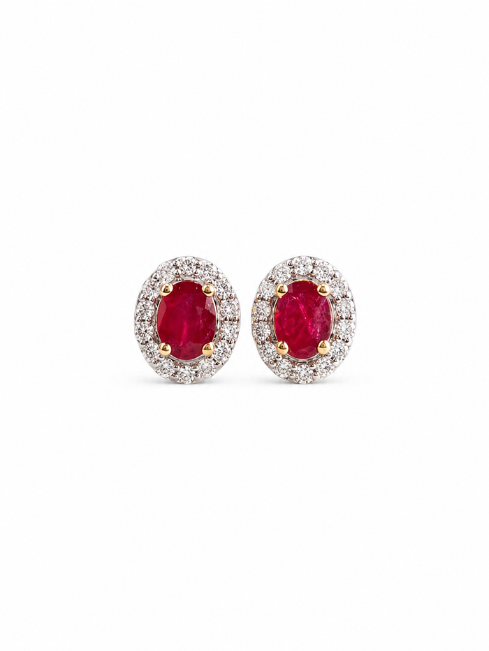 Arete oval de rubí con halo de diamantes en oro 14k