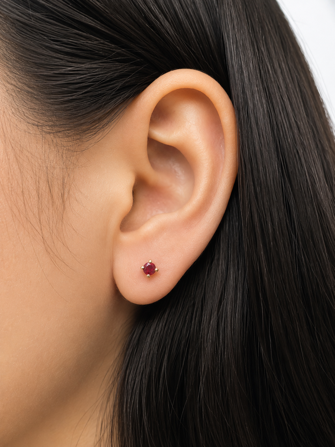 Arete mini Rubí en oro 10k