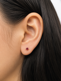 Arete mini Rubí en oro 10k