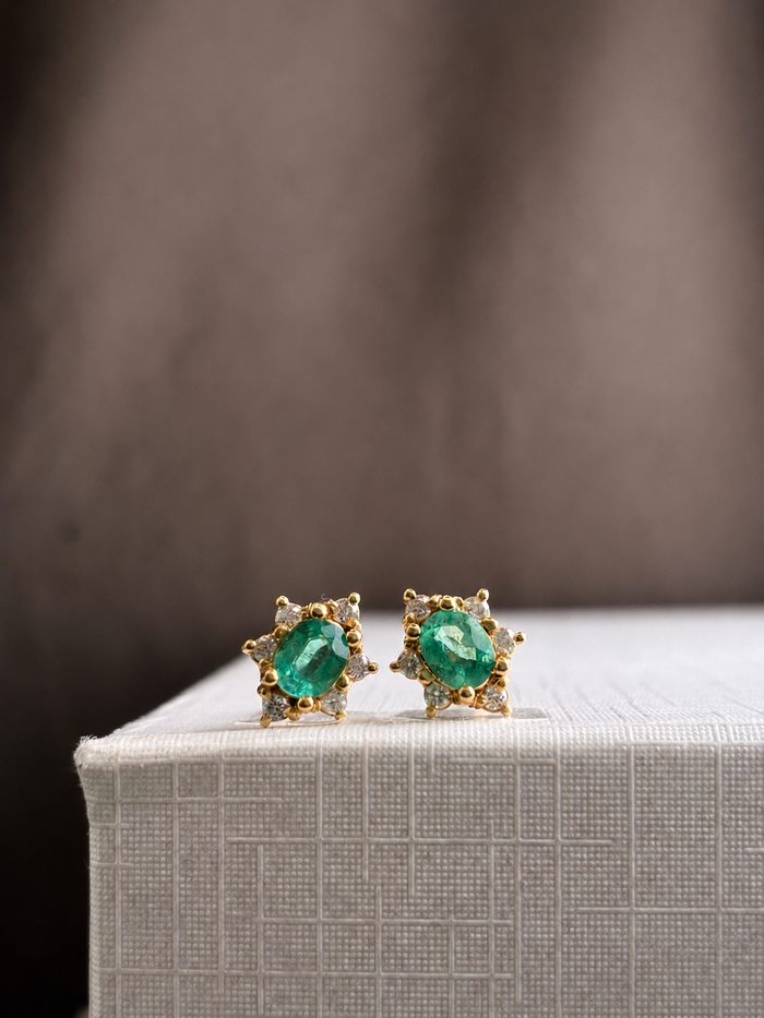 Arete de esmeralda y diamantes en oro 14k